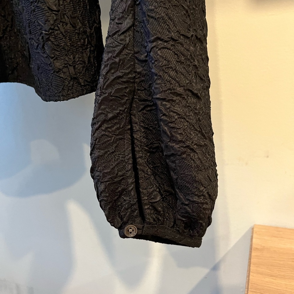 Aritzia Black Textured Blouse - Picture 4 of 4
